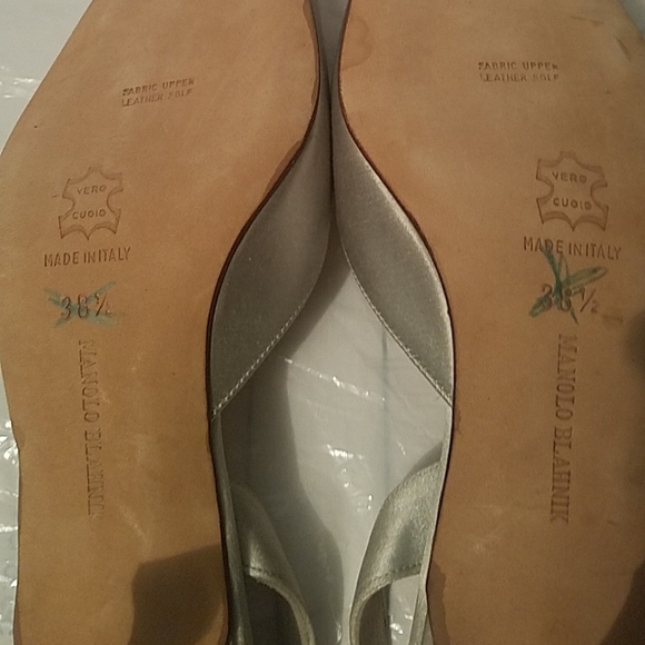 Manolo Blahnik Silver Satin Slingbacks/Heels/Shoes - Picture 4 of 8